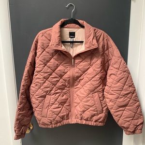 Vuori Halo Insulated Jacket in Dusty Rose Size L